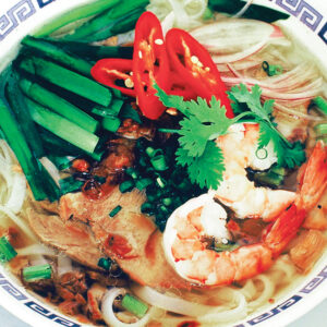 Stir-Fried Rice Noodles with Homemade Char Siu | 自家製チャ-シュ-入り・フォーの麺ヌ-ドル